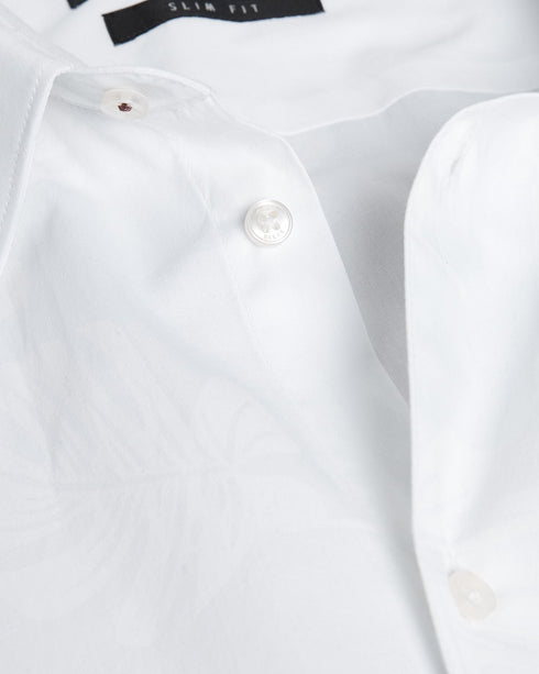 FYNNSS-Shirts-A slim-fitting shirt is a must-have for any man's collection, and what better than one made of pure cotton? Constructed with a sharp cut and soft breathable fabric, FYNNSS will meet you where you are for both work and play. Ted Baker menswear collection Shirt Slim fit 100% Cotton Long sleeved Classic collar Button fastening Our model is 6'3" / 1.90m and wears a 38 R- Ted Baker Romania